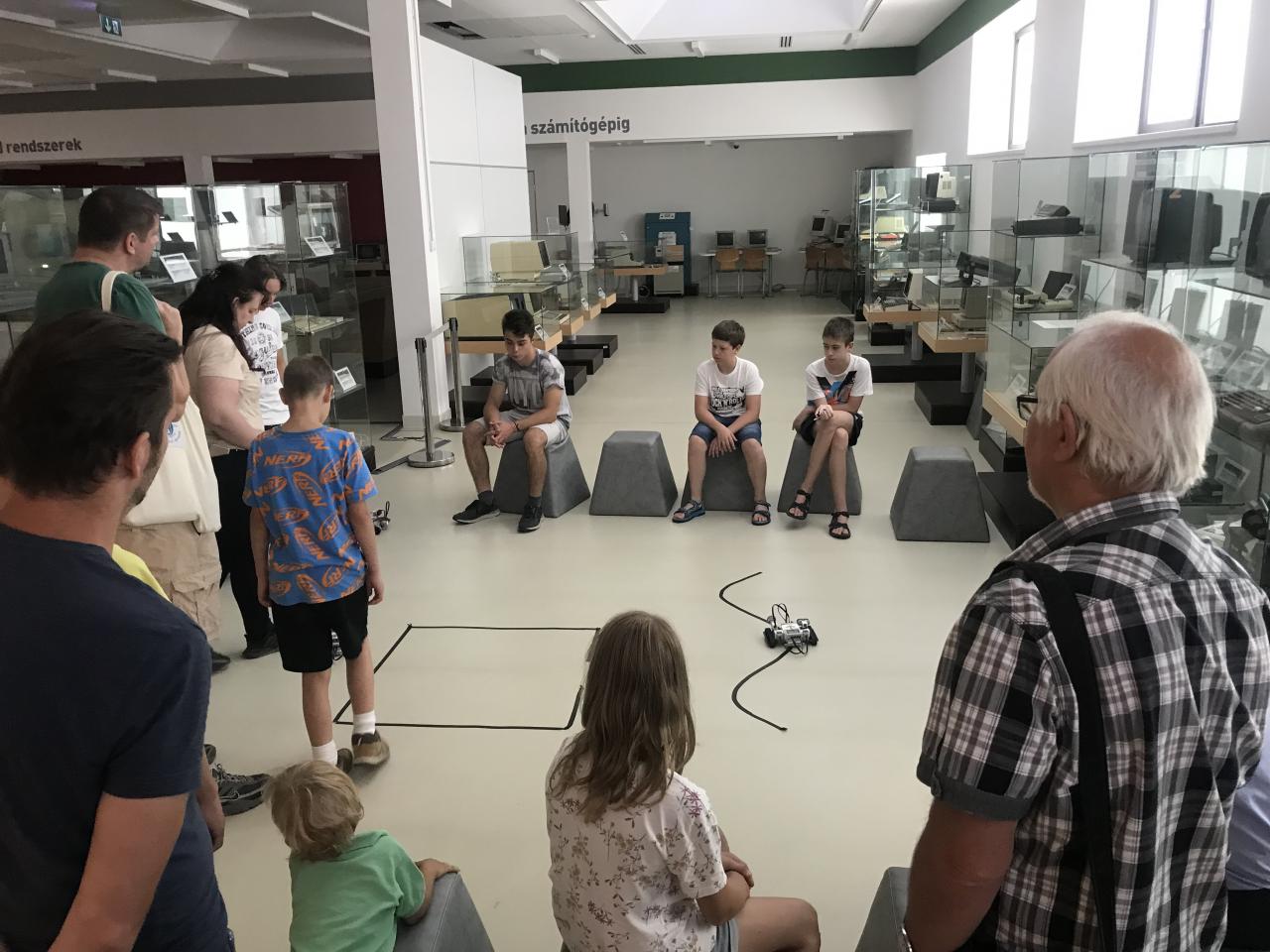 Robotika tábor az NJSZT ITK-ban
